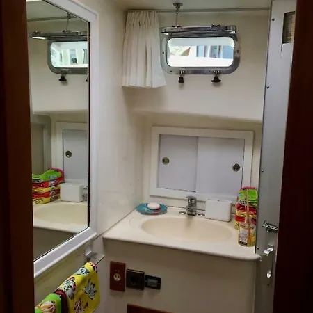 Houseboat In For 6 - Cadaques Ботель Париж