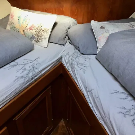 Houseboat In For 6 - Cadaques Ботель *