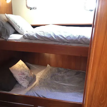 Houseboat In For 6 - Cadaques Ботель Париж