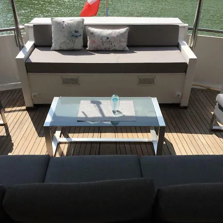 Houseboat In For 6 - Cadaques Ботель Париж